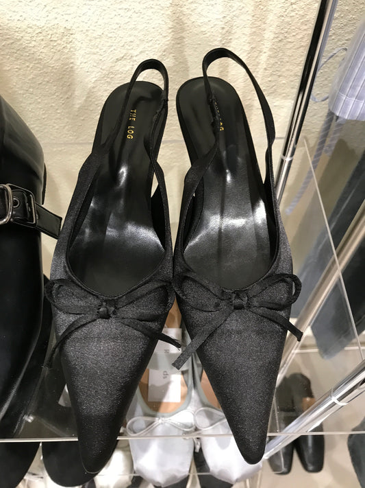 Pointed Ribbon Shoes