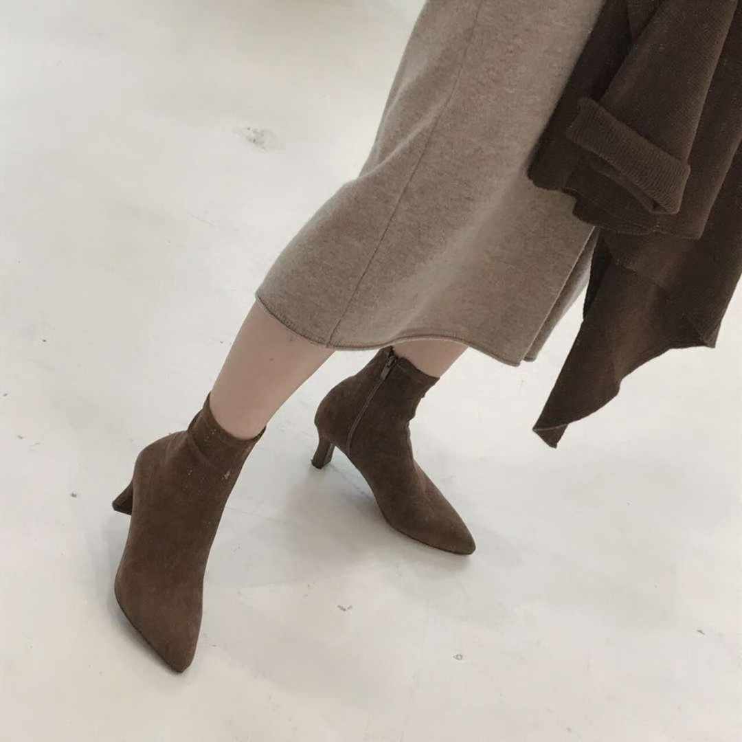 5134 Pointed-Toe Leather Boots