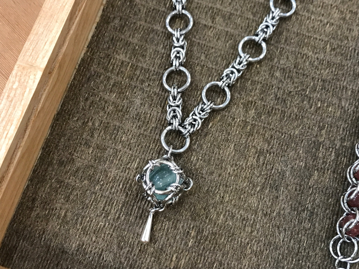 C8 綠螢石 Caged Necklace