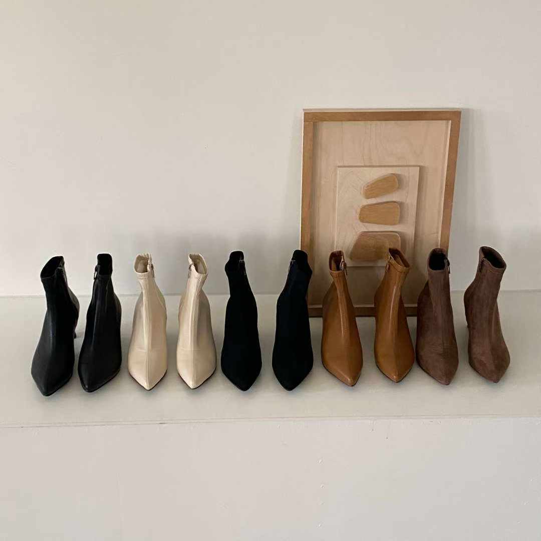 5134 Pointed-Toe Leather Boots