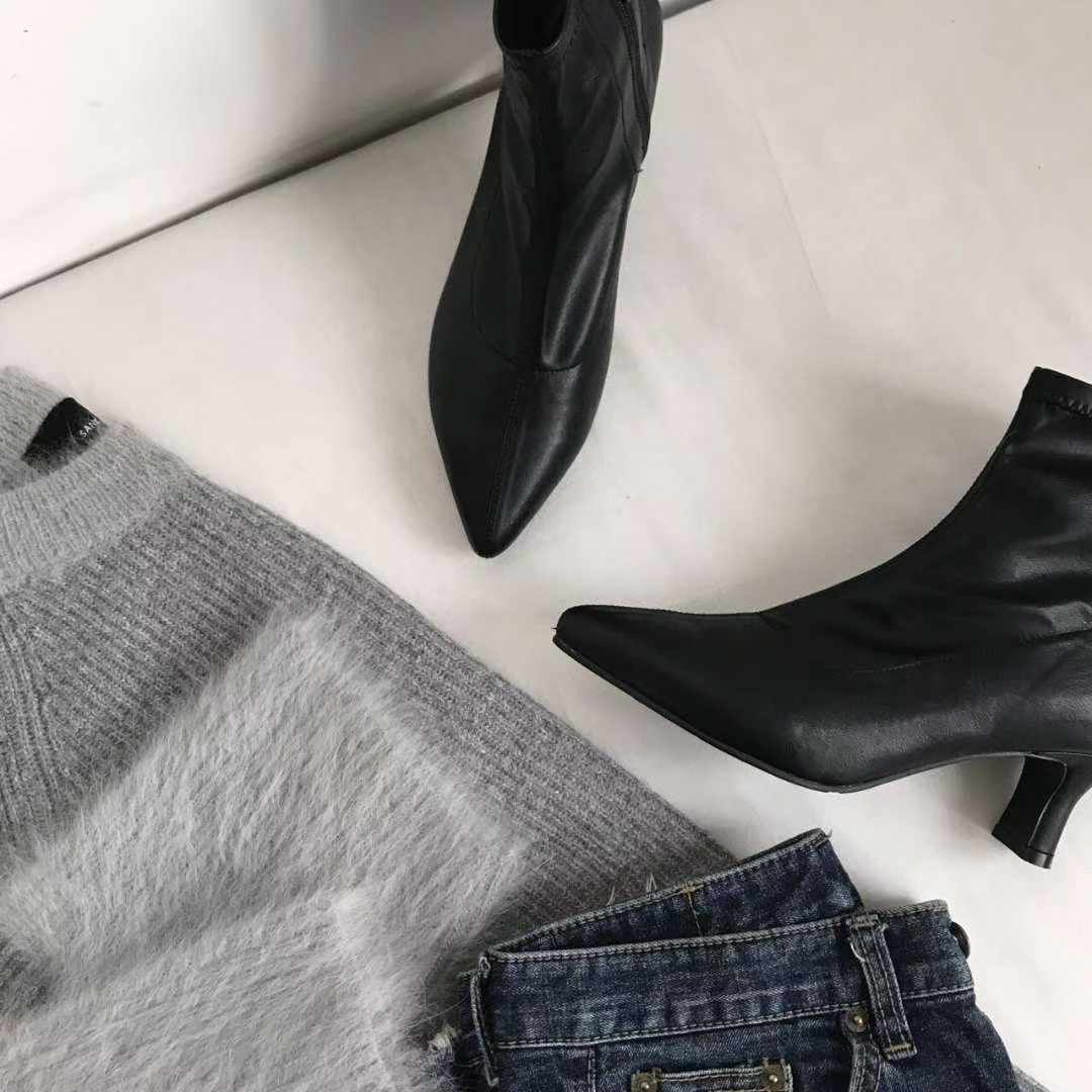 5134 Pointed-Toe Leather Boots