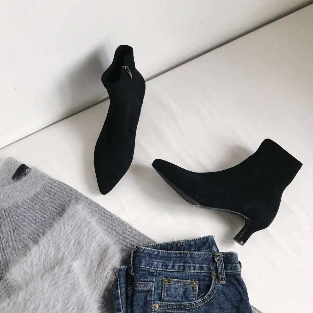 5134 Pointed-Toe Leather Boots