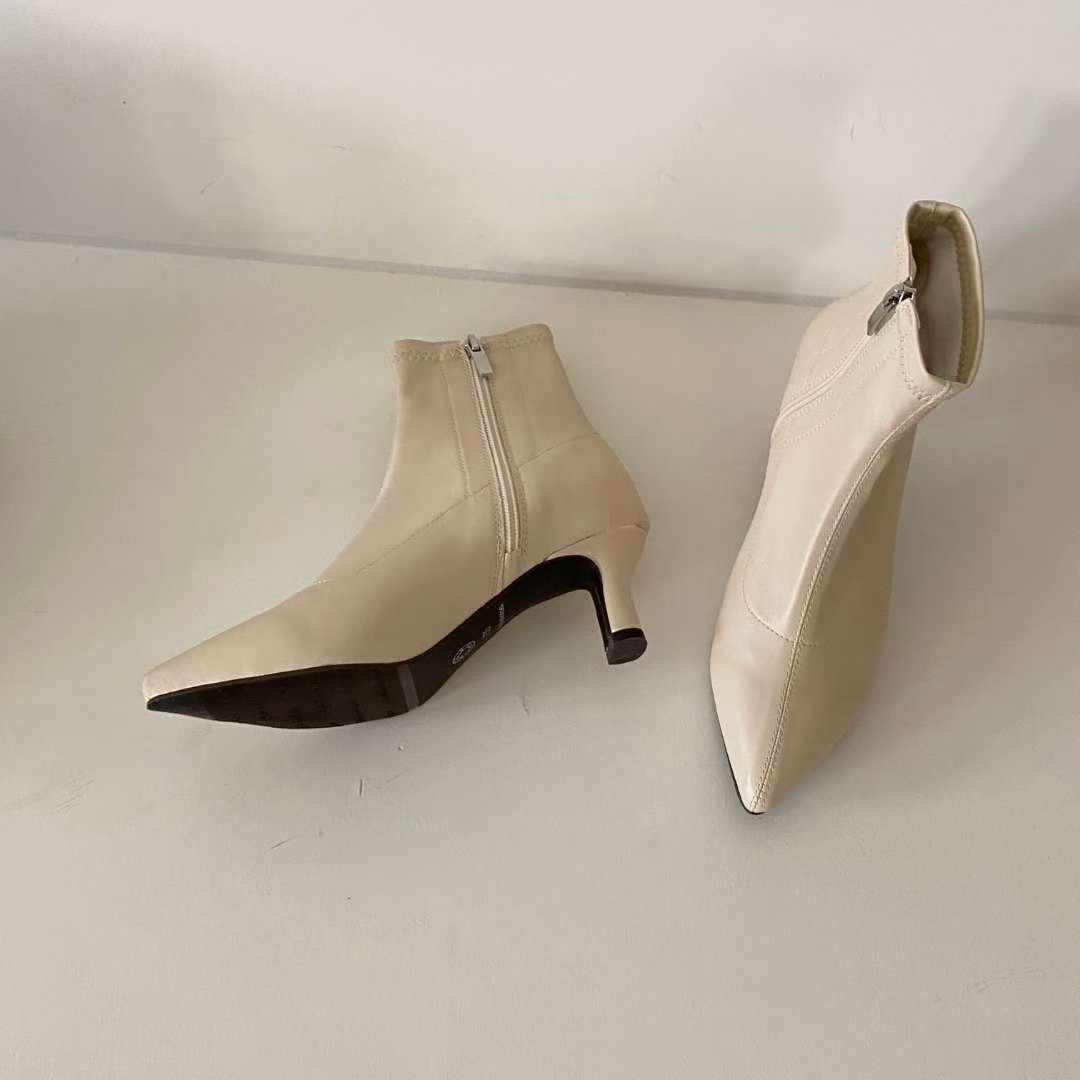 5134 Pointed-Toe Leather Boots